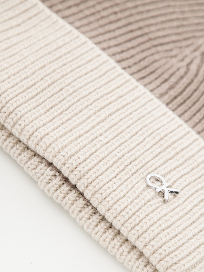 CALVIN KLEIN Kepurė su vilna ir kašmyru, CK METAL TWO-TONE CHUNKY BEANIE