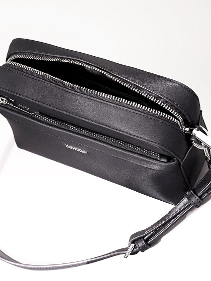 CALVIN KLEIN Moteriška rankinė, CK MUST CONVERTIBLE CAMERA BAG